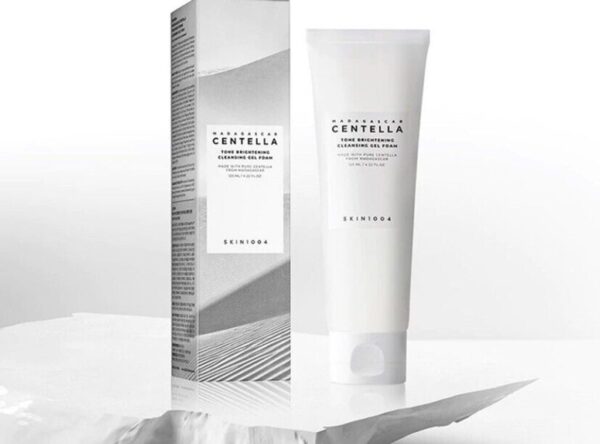 Skin1004 Madagascar Centella Tone Brightening Cleansing Gel Foam - Image 2